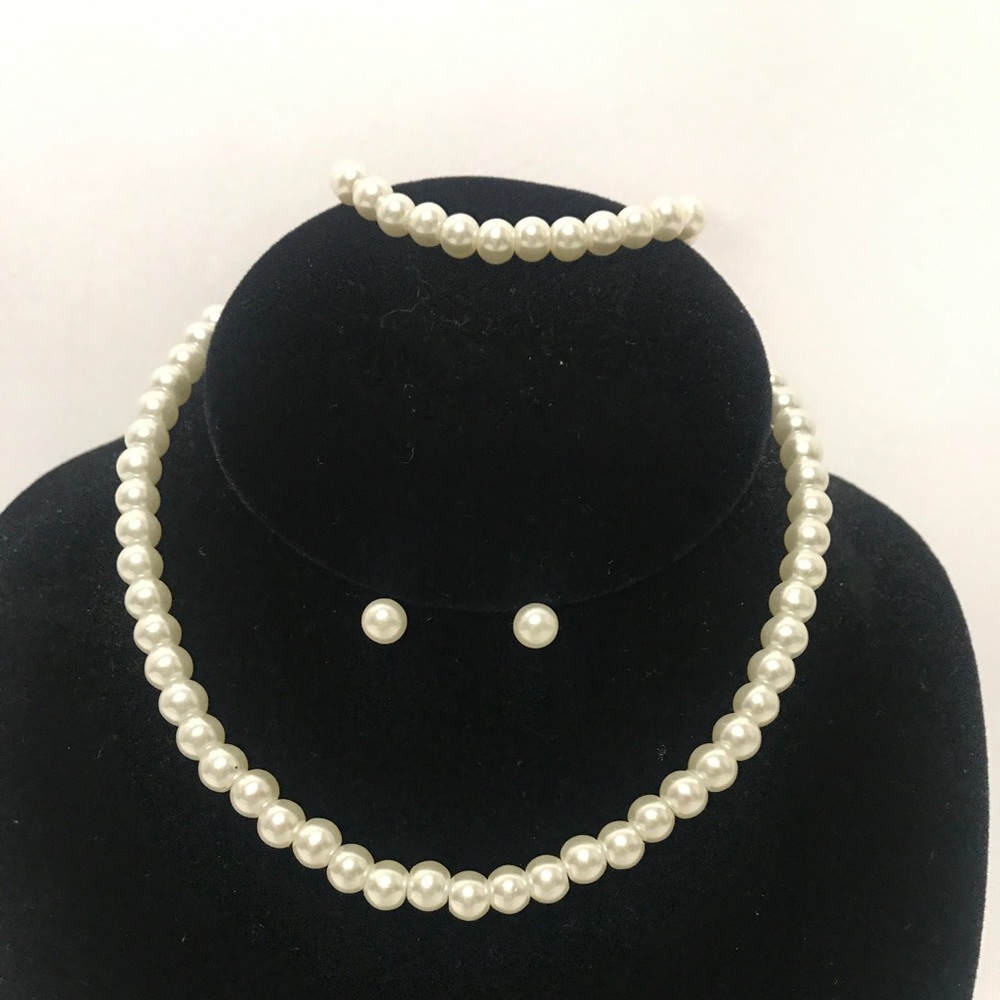 Cream Pearl Flower Girls Pearl Necklace Set - Picture 5 of 7